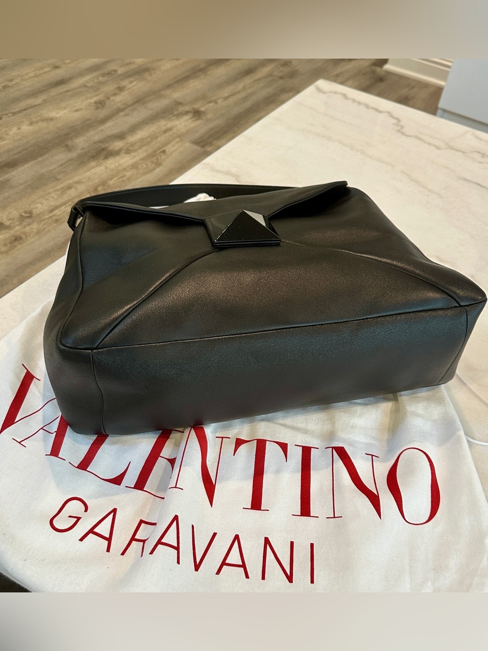 Valentino Garavani Black Shoulder Bag - Picture 6 of 10